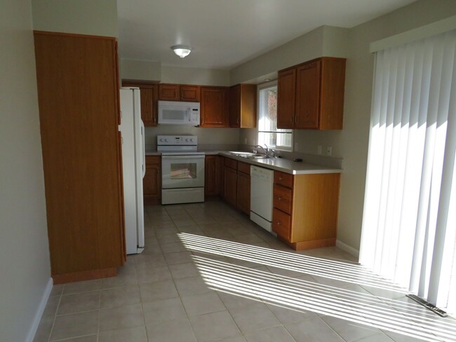 Foto del edificio - Large 4 Bedroom (1 non-egress) Home on Wes...