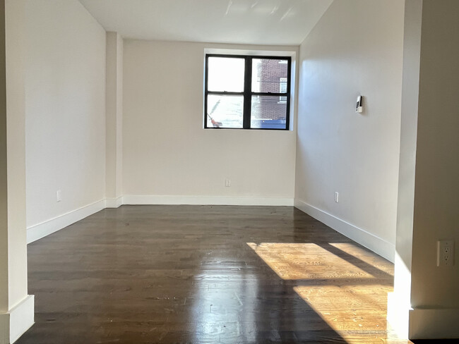 Building Photo - 206 Bayview Ave