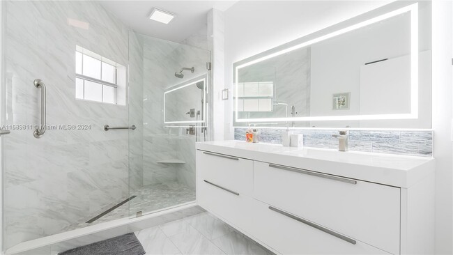 Building Photo - 6505 Via Regina