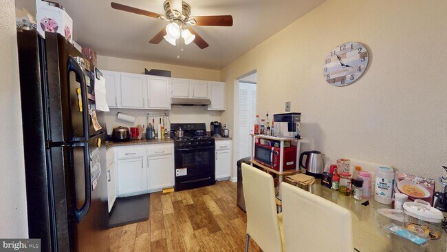 Building Photo - 7901 Dassett Ct