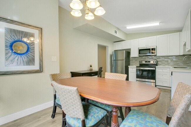 Building Photo - 5225 Van Aken Dr