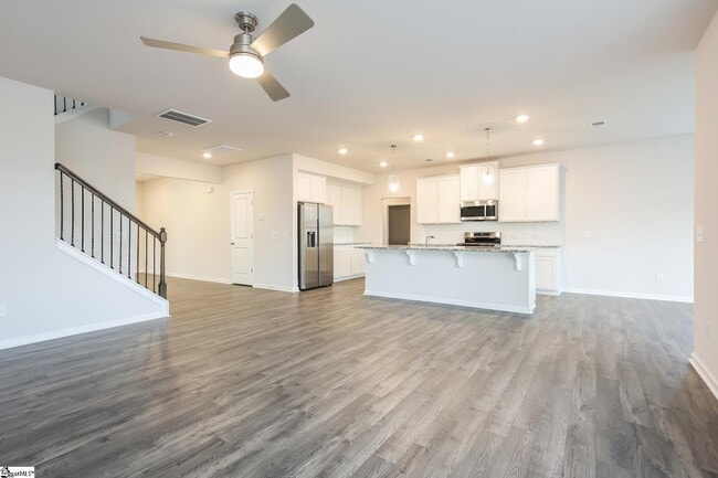 Building Photo - 581 Hillpark Ln