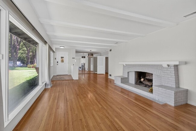 Building Photo - Wood Streets Home