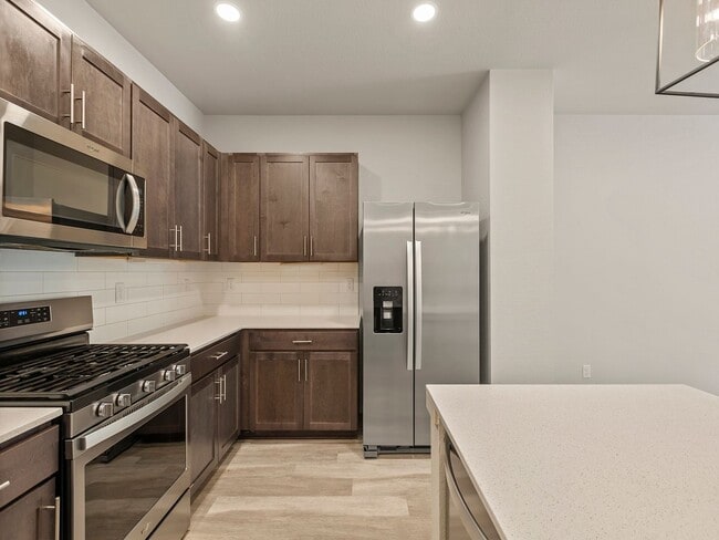 Building Photo - Beautiful 3 Bed 2.5 Bath Townhome in North East Fort Collins!