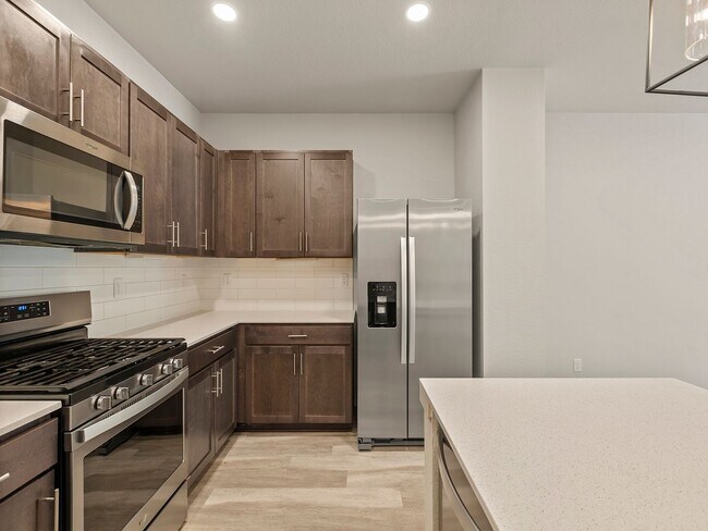 Foto del edificio - Beautiful 3 Bed 2.5 Bath Townhome in North East Fort Collins!