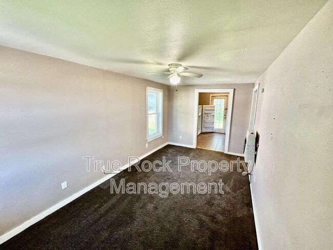 Foto del edificio - 204 E 2nd