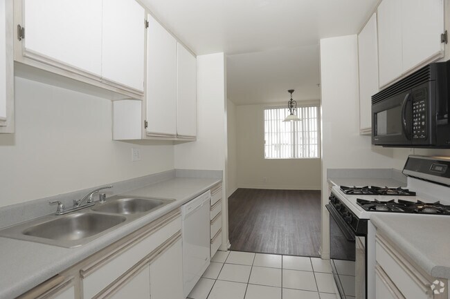 2BR, 2BA - Adriatic - Maravilla Apartments at CSUN