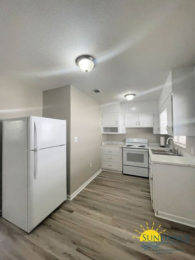 Building Photo - Efficient 1 Bedroom Unit in Fort Walton Be...