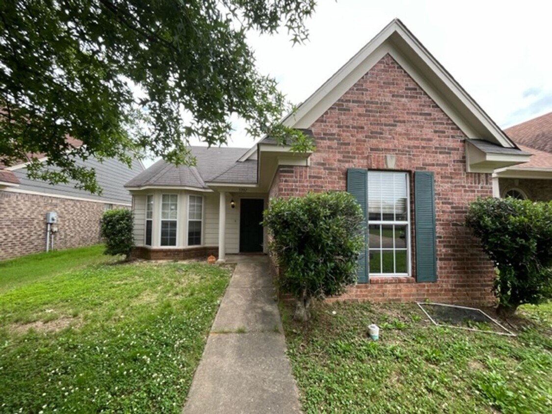 Primary Photo - Renovated 2 Bedroom 2 Bath Home for Rent!!...