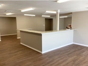 Building Photo - 1010 1st St E