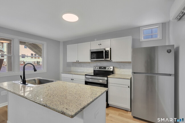 Building Photo - 194 Hartford Rd