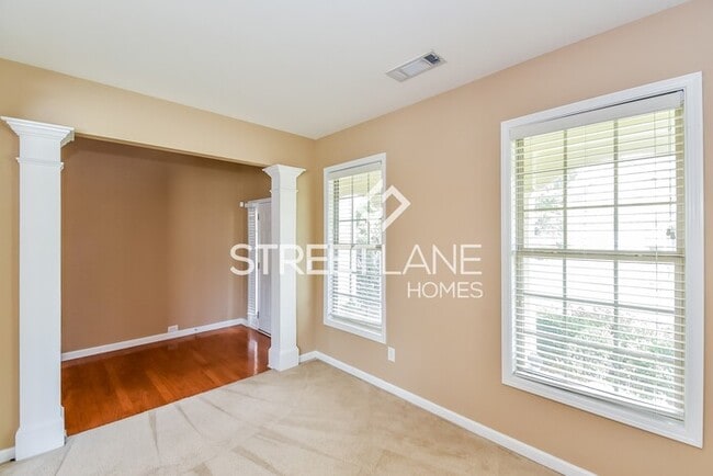 Building Photo - NOW OFFERING FIRST FULL MONTH FREE AND $60...