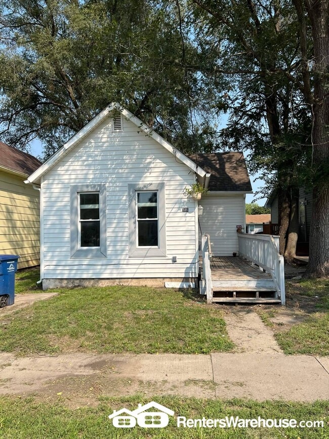 905 SE 9th St