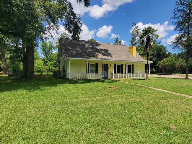 Building Photo - 697 Chatsworth Dr