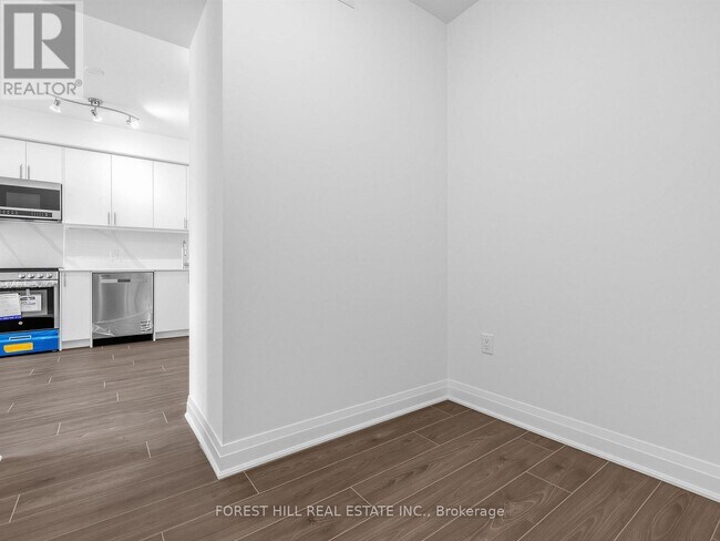 Building Photo - 700 Sheppard Ave W