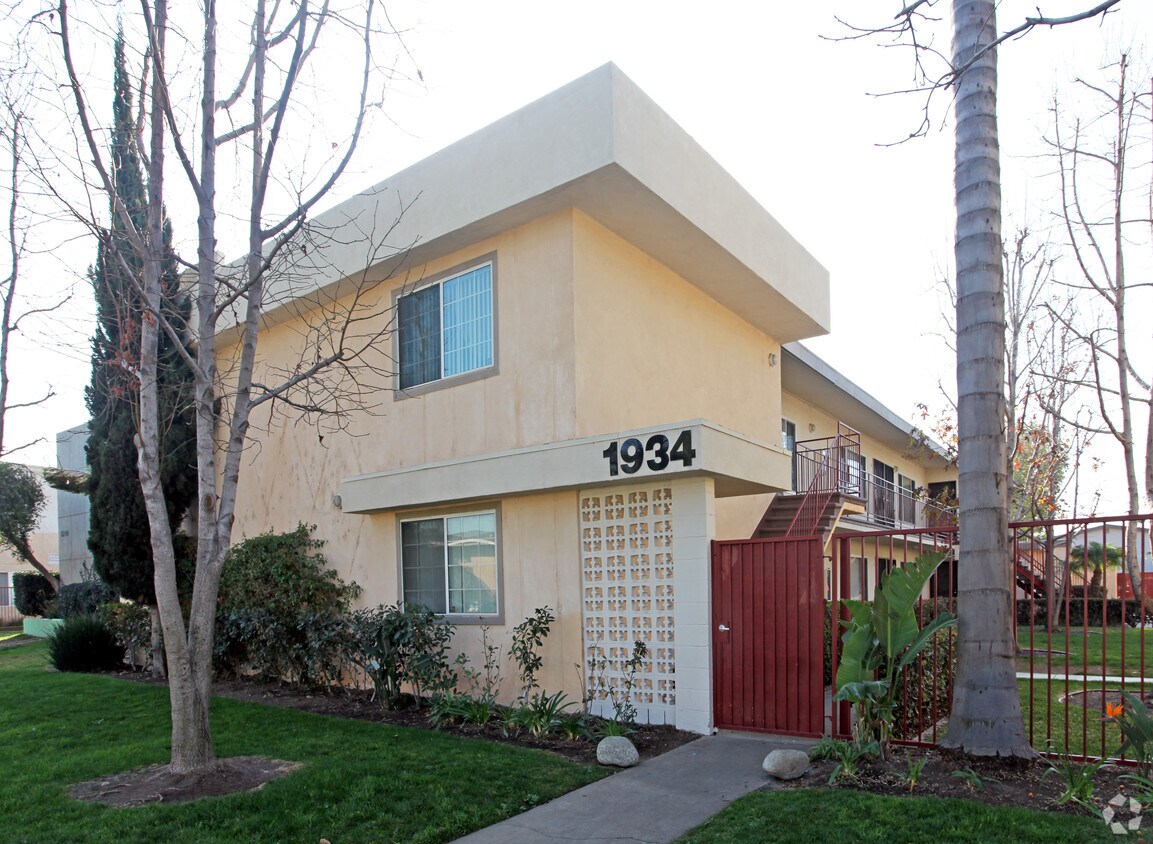 Foto principal - 1934 E Wilson Ave