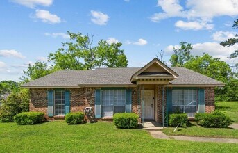 Building Photo - 4223 Delfern Dr