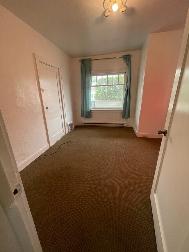 Foto del edificio - 390 W 19th Ave