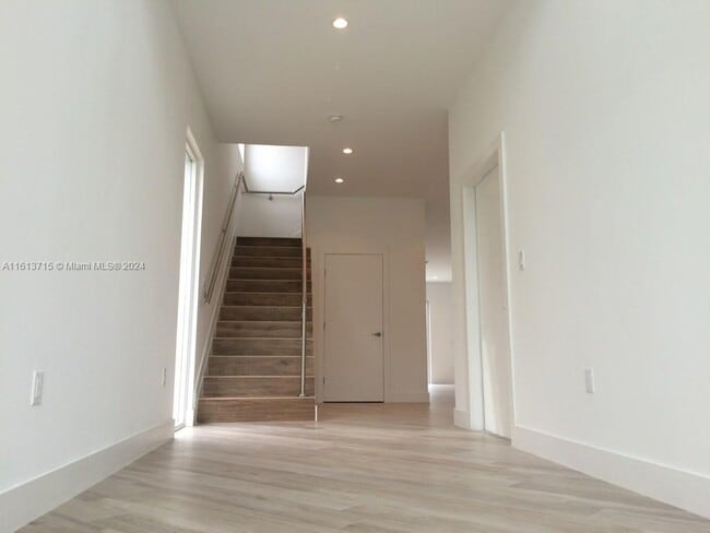 Building Photo - 2933 SW 27th Terrace