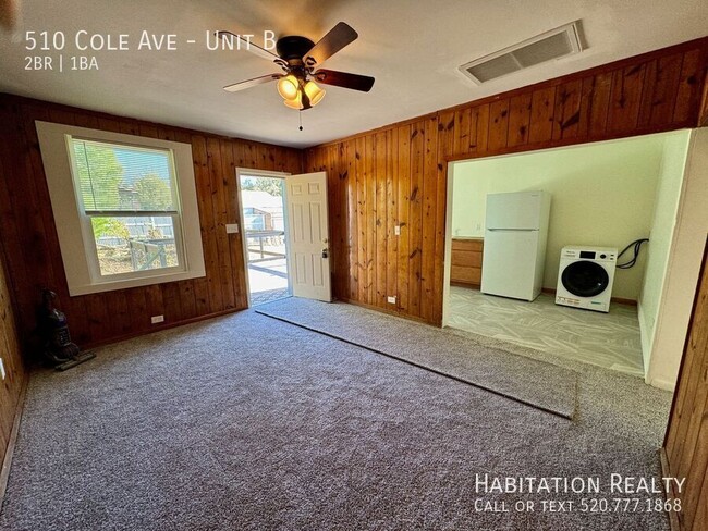 Building Photo - Beautifully Renovated 2bd/1ba Home at the ...