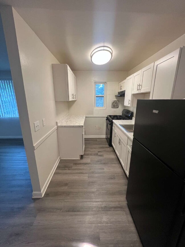 Foto del edificio - Charming 1 Bedroom Apartment in Woodbridge – Third Level Apartment