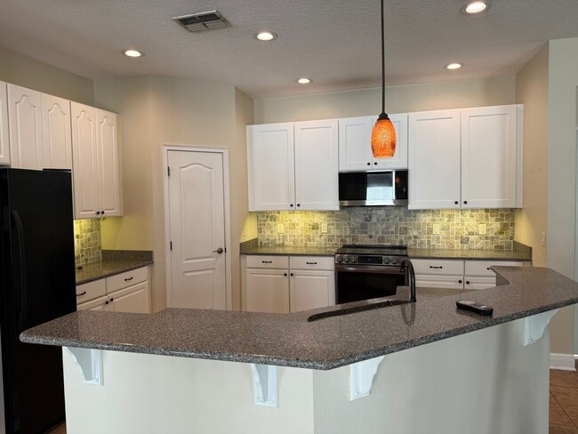 Building Photo - 7530 Colbury Ave