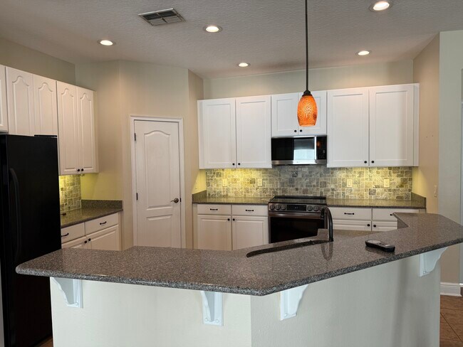 Foto del edificio - 7530 Colbury Ave