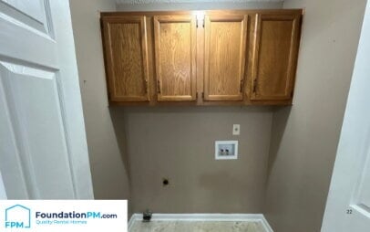 Building Photo - "Cozy 2-Bedroom Retreat with Fireplace in Prime Memphis Location!"