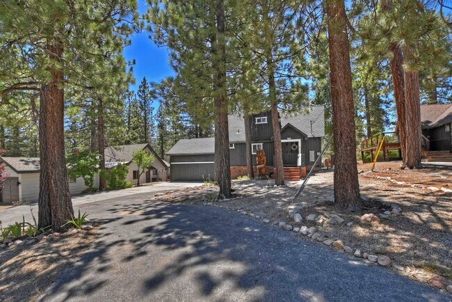 Foto del edificio - 1126 Sugarpine Rd
