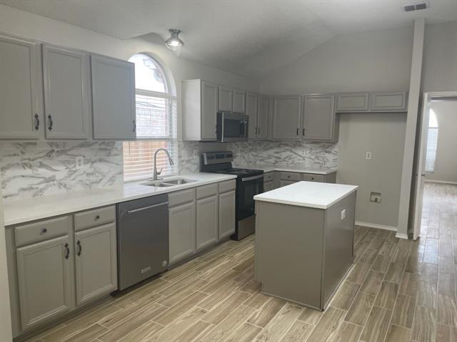Foto del edificio - 7709 Amsterdam Ln