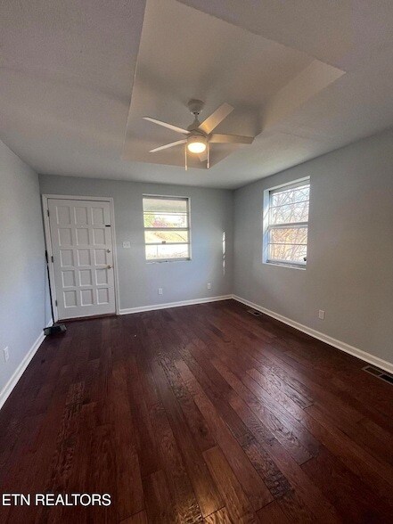 Building Photo - 614 Midlake Dr NE