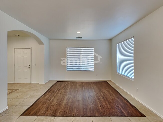 Building Photo - 3655 E Calistoga Dr