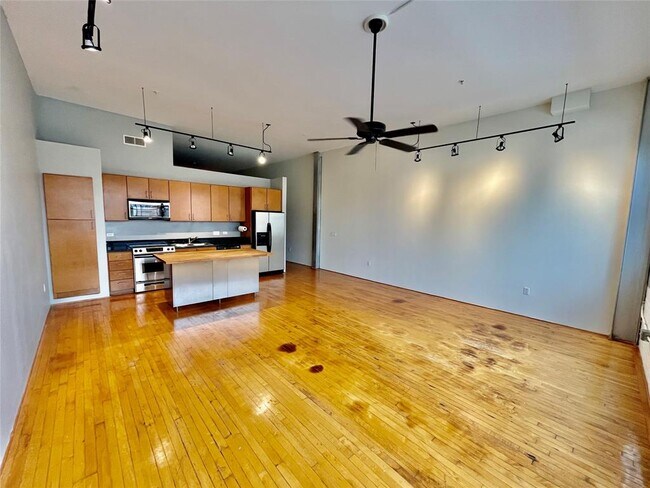 Building Photo - 1312 Live Oak St