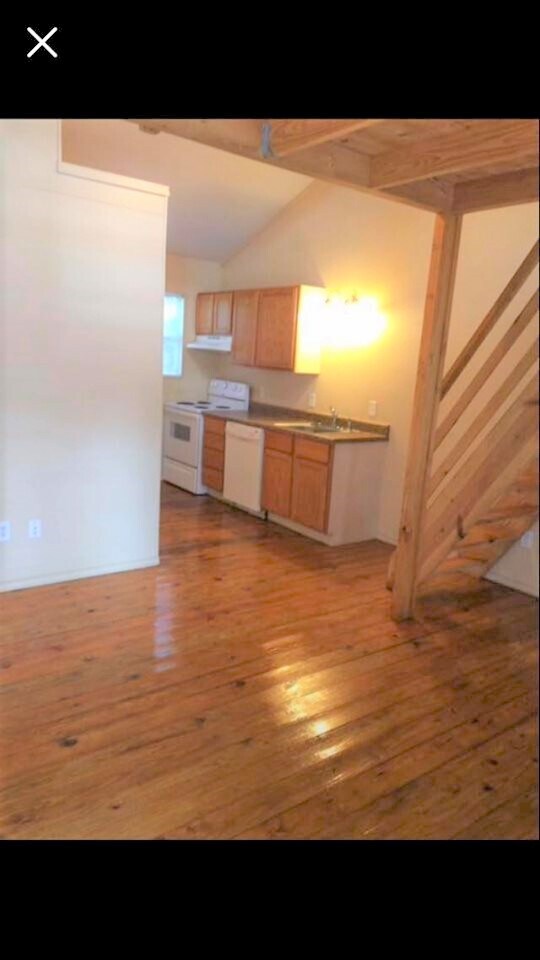 Building Photo - 906 Cason St