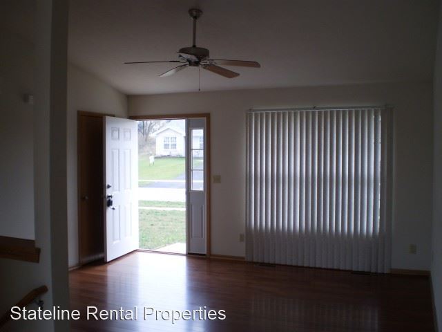 Building Photo - 3 br, 1.5 bath House - 3136 Holiday Dr.