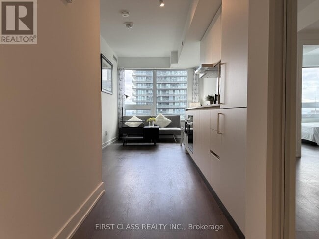 Building Photo - 8 Wellesley St W