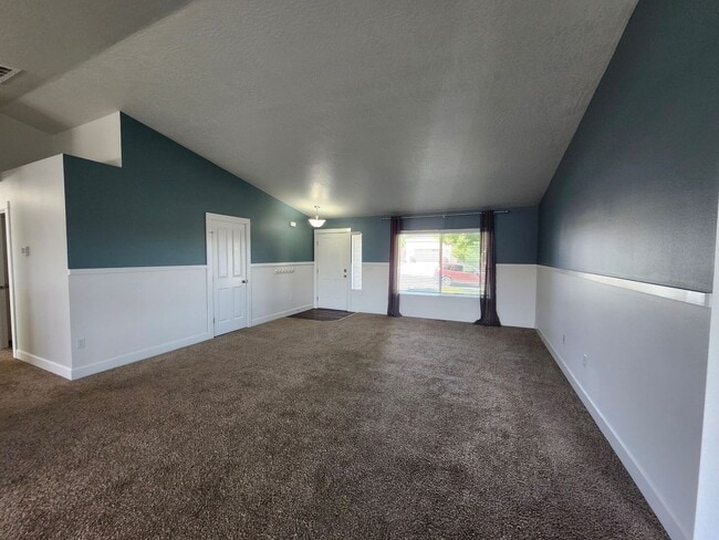 Building Photo - Single Story Home w/Huge Fenced Backyard!