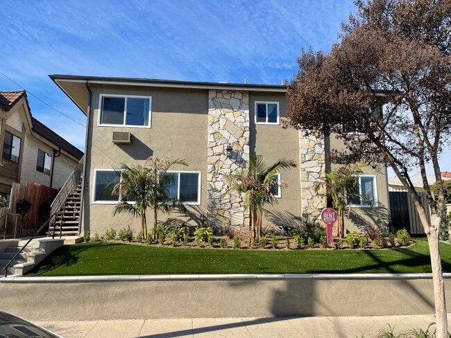 Building Photo - 1005 Benito Ave