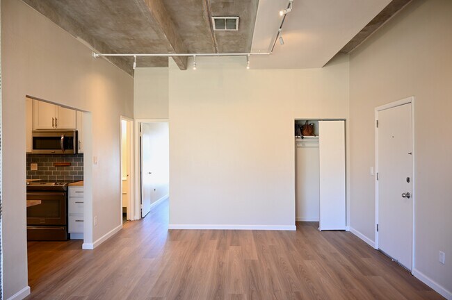 Foto del edificio - 675 S University Blvd