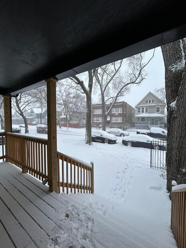 Building Photo - 233 N Lorel Ave