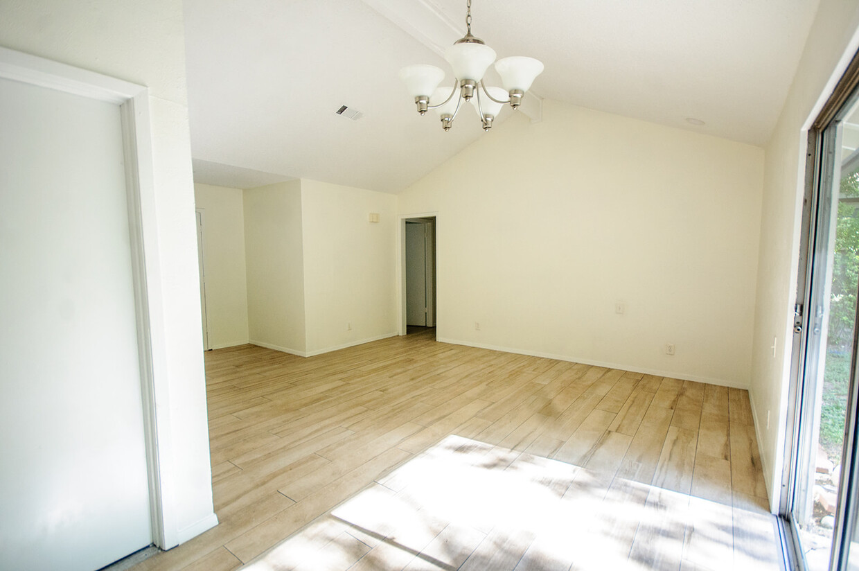 Foto principal - 6208 Glen Meadow Dr