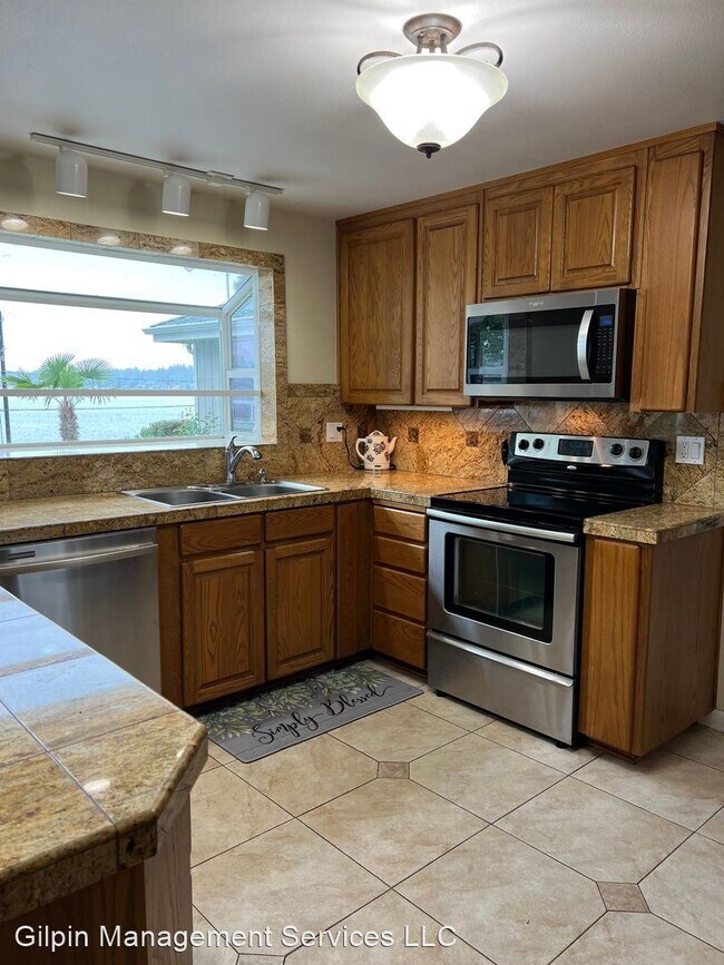 Building Photo - 3 br, 2 bath House - 11411 N Lakeshore Drive