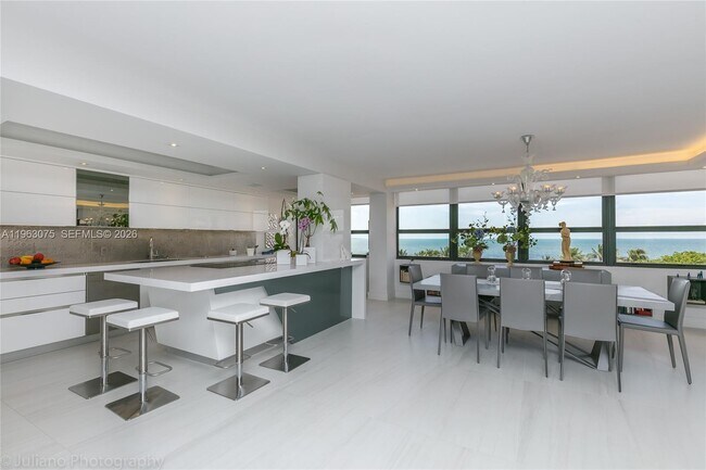 Foto del edificio - 3 Grove Isle Dr