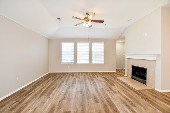 Building Photo - 513 Colt Dr