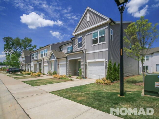 Building Photo - Stylish 2-Bedroom Townhome in Charlotte wi...