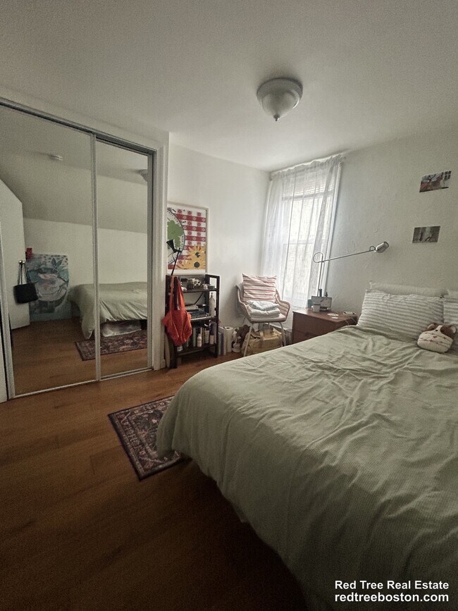 Foto del edificio - 12 Village St