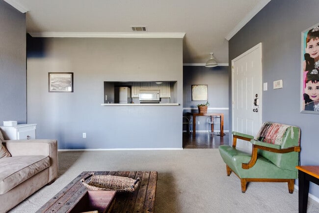 Foto del edificio - 12166 Metric Blvd