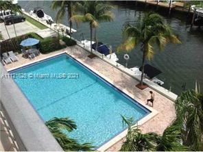 Foto del edificio - 2350 NE 135th St