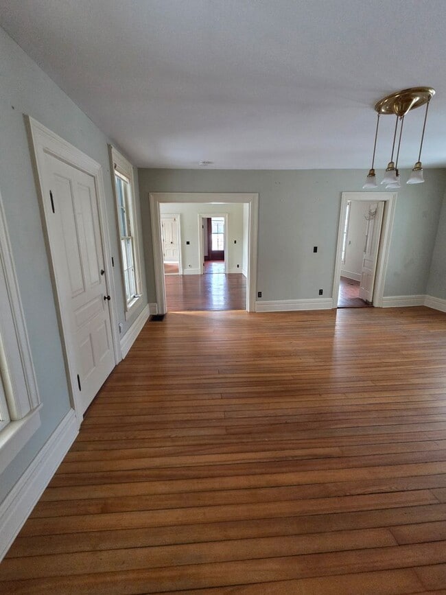 4 Bed 2 Bath - 4 Bed 2 Bath House