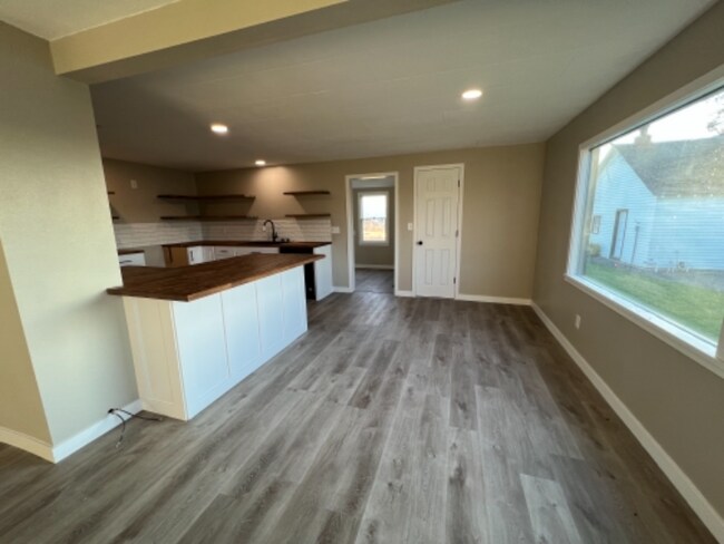 Building Photo - 310 Wickstrom Ln